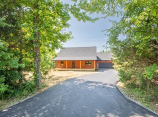 108 Crestview Ln, Livingston, TN 38570