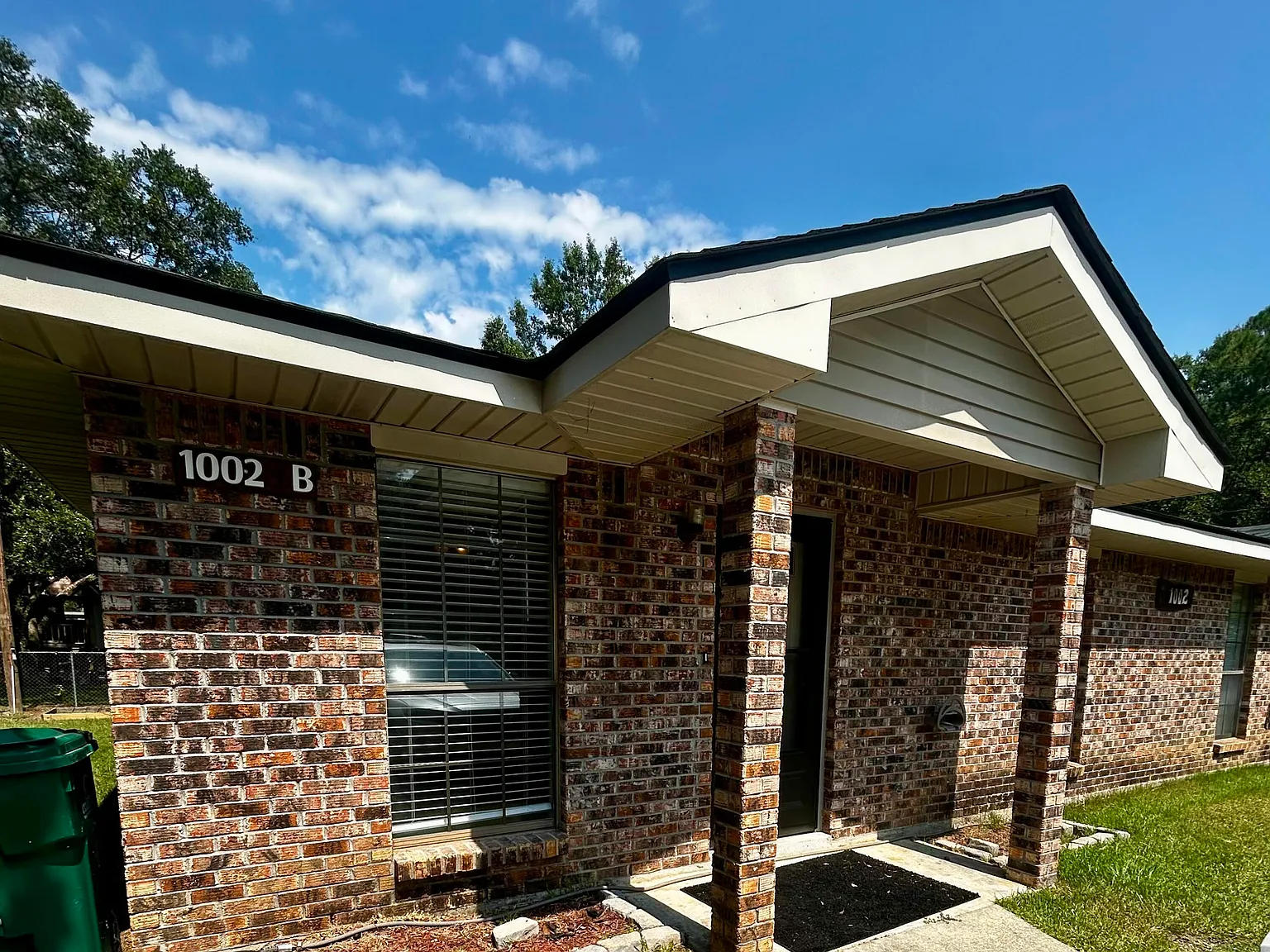 2 bed, 1.0 bath, 700 sqft, $1,000 — Photo 2