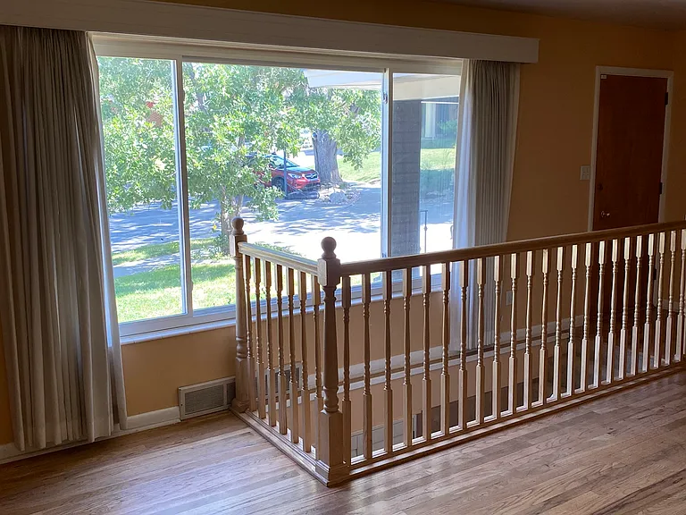 2250 Bryan Cir — Photo 3