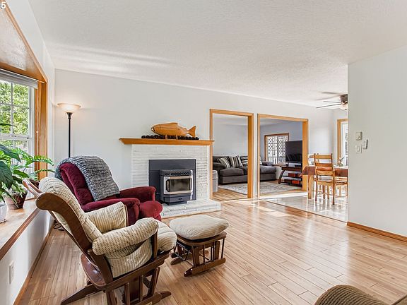5th image of 1259 SE Dohn Ct