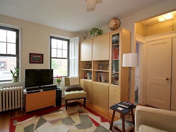 3rd image of 62 Queensberry St APT 405