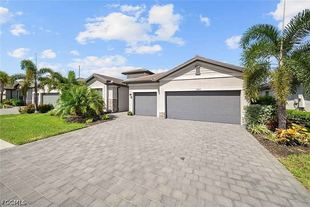 3 bed, 3.0 bath, 2434 sqft, $3,000 — Photo 2