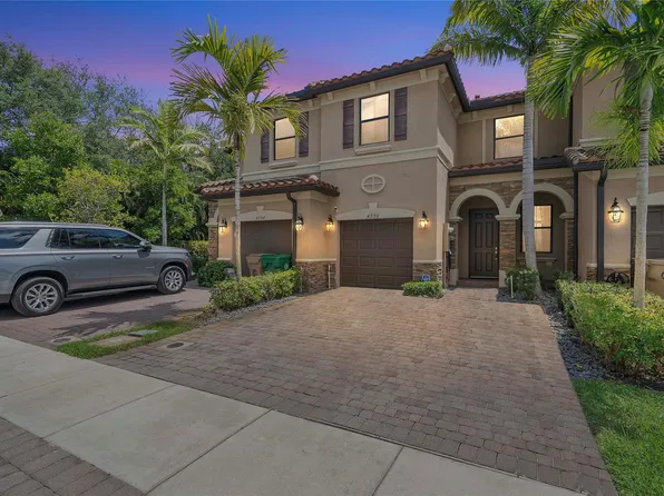 4990 Loebner Terrace, Davie, FL 33314