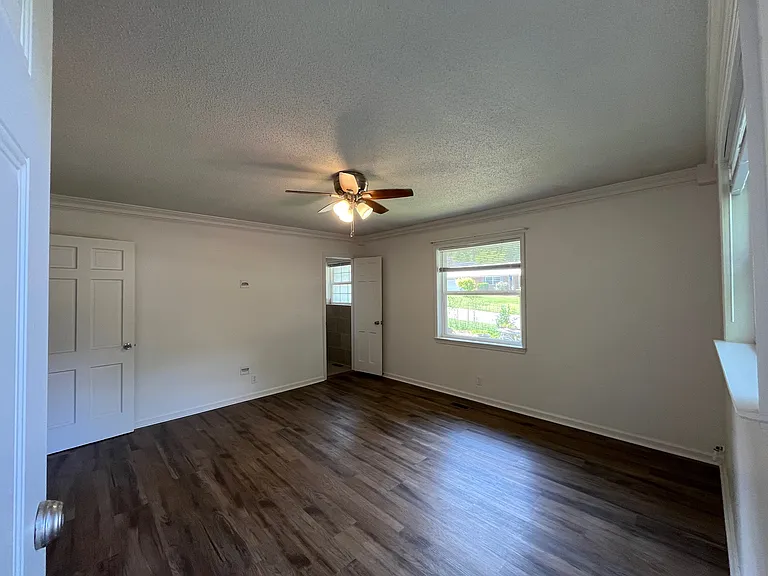 504 Paragon Dr #B — Photo 8