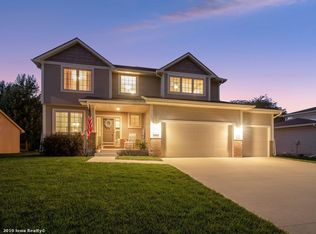 8865 Lake Dr, West Des Moines, IA 50266