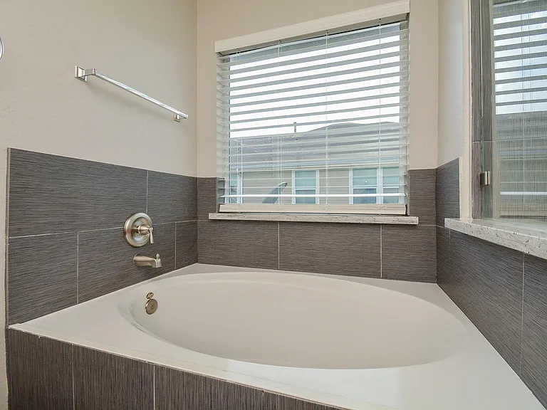 16021 Summerville Lake Dr — Photo 23