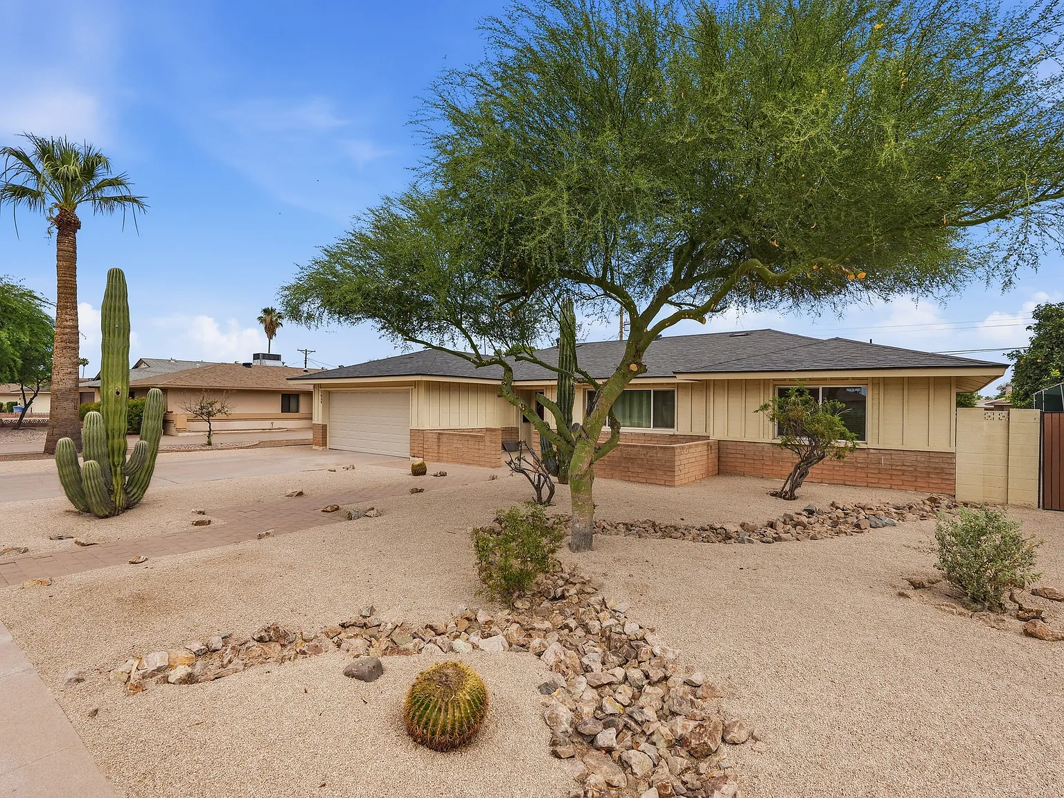 5 bed, 1971 sqft, $2,900 — Photo 2