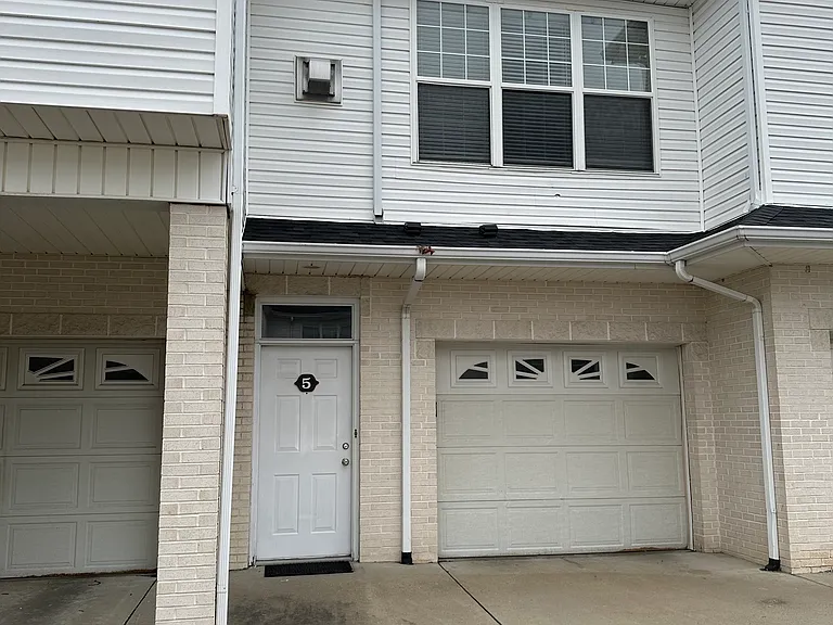 232 Adams Pointe Blvd #5 — Photo 9