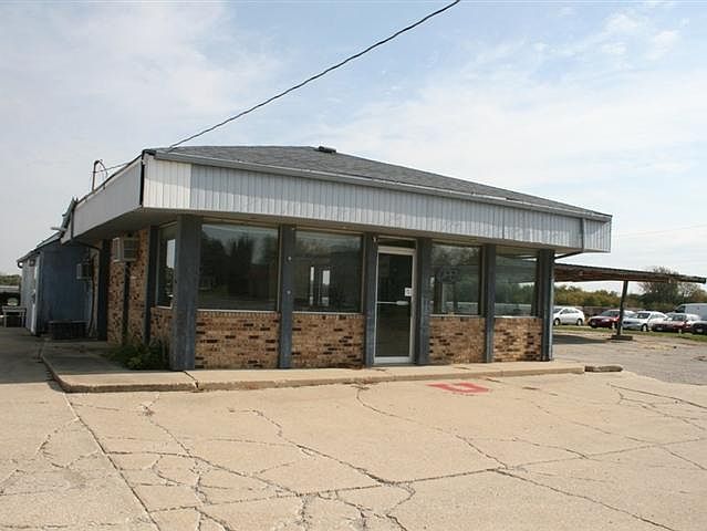 1st image of 613 Highway 218 N