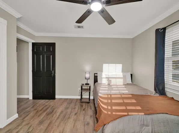 (undisclosed Address), Houston, TX 77045
