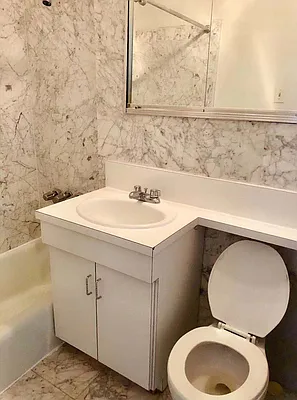 Rented by E Realty International Corp | media 15