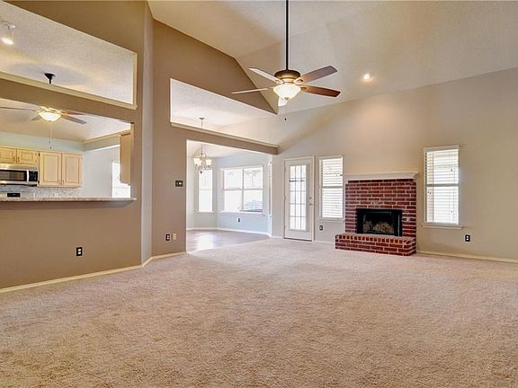 5th image of 692 Montana Ct N