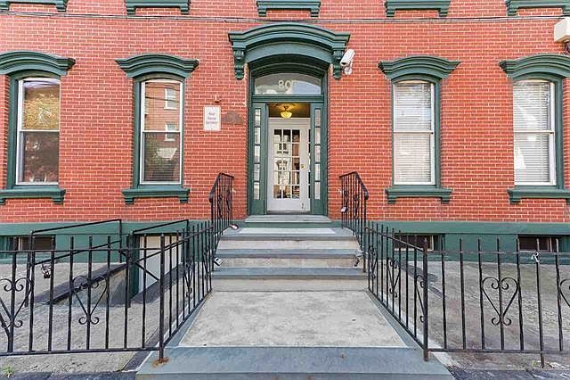 1st image of 807 Garden St APT 2