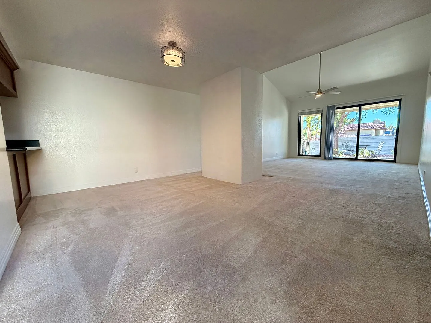 Wonderful single story townhome with tons of patio space — Photo 4