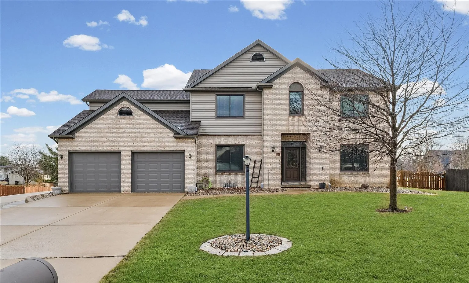 701 Northridge Dr photo 1