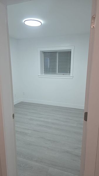 North Vancouver House for rent - 2 Bedrooms — photo 10