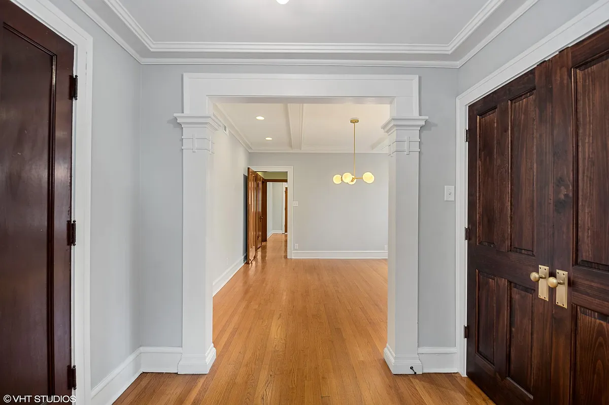Building Photo - 1475 W Farragut Ave #3