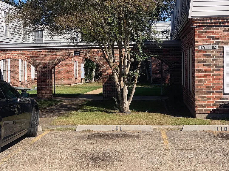 680 Sharp Ln #403 — Photo 6
