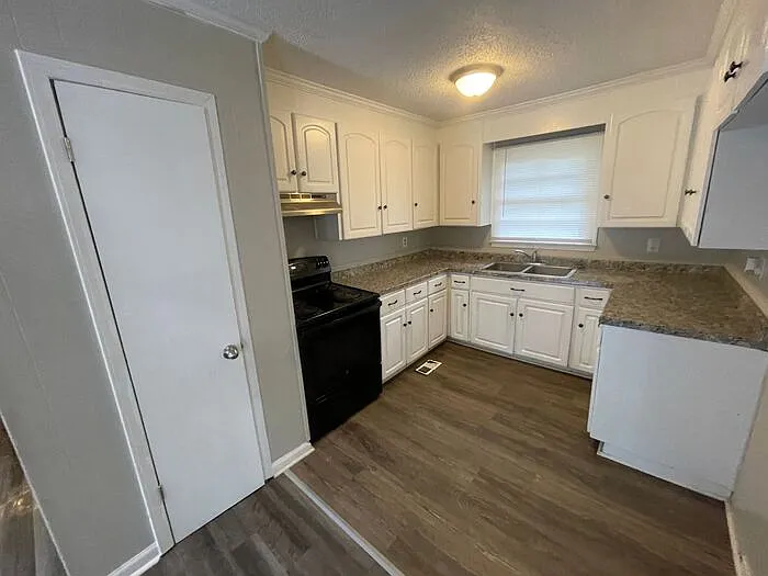 1306 Northwoods Dr — Photo 9