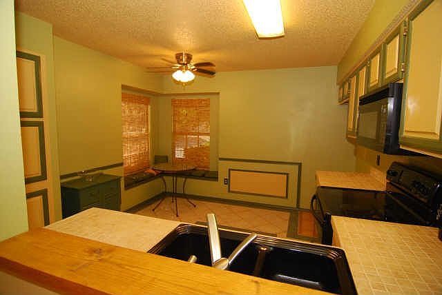 2nd image of 601 Lemon Dr