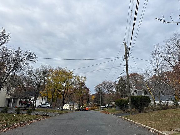 4th image of 10 Redwood Rd