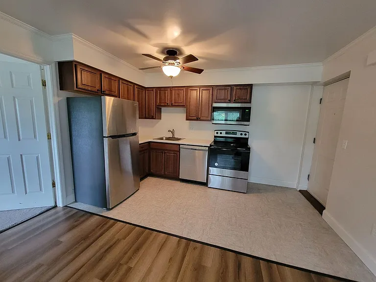 Country Gardens Apartments — Photo 30