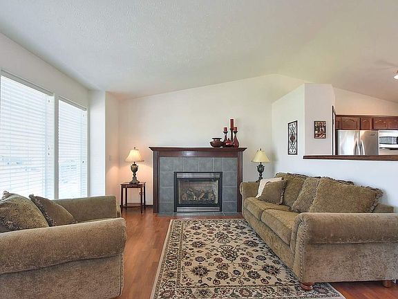 2nd image of 1516 E Houhgton Ct
