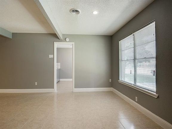4th image of 1002 E Alan Ave
