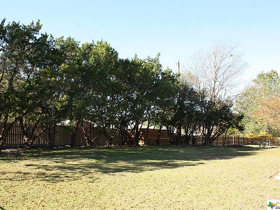 3rd image of 916 Valley Dr