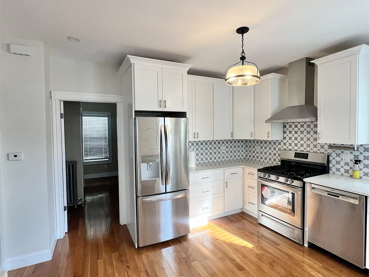 1 bed, 750 sqft, $2,300 — Photo 2