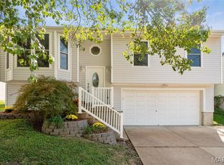 318 Green Jade Estates Dr, Fenton, MO 63026
