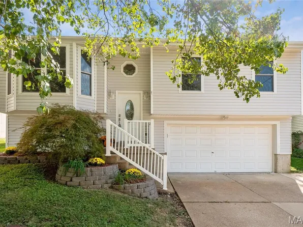 318 Green Jade Estates Dr, Fenton, MO 63026