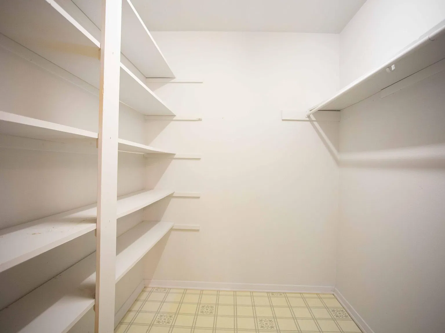 3 bed, 1649 sqft, $2,190 — Photo 3