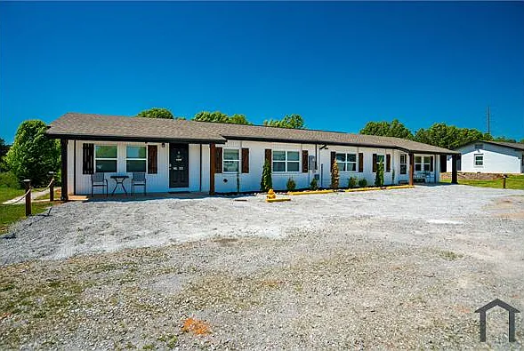 3 bed, 1200 sqft, $2,000 — Photo 2