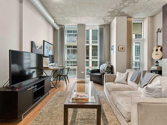 4th image of 700 N Larrabee St APT 903