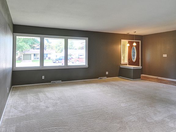 5th image of 541 Orchard St