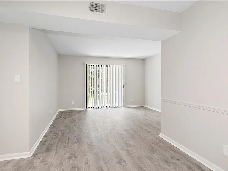 Orleans Apartments — Photo 9