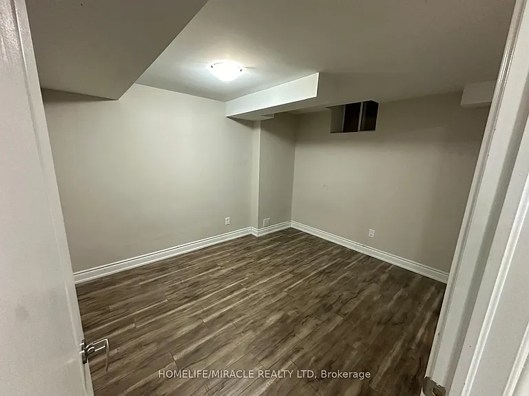 227 Sussexvale Dr — Photo 4