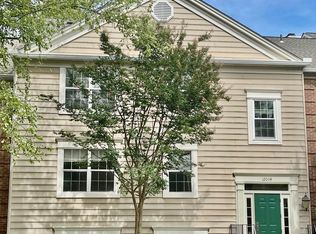 12004 Golf Ridge Ct APT 301, Fairfax, VA 22033
