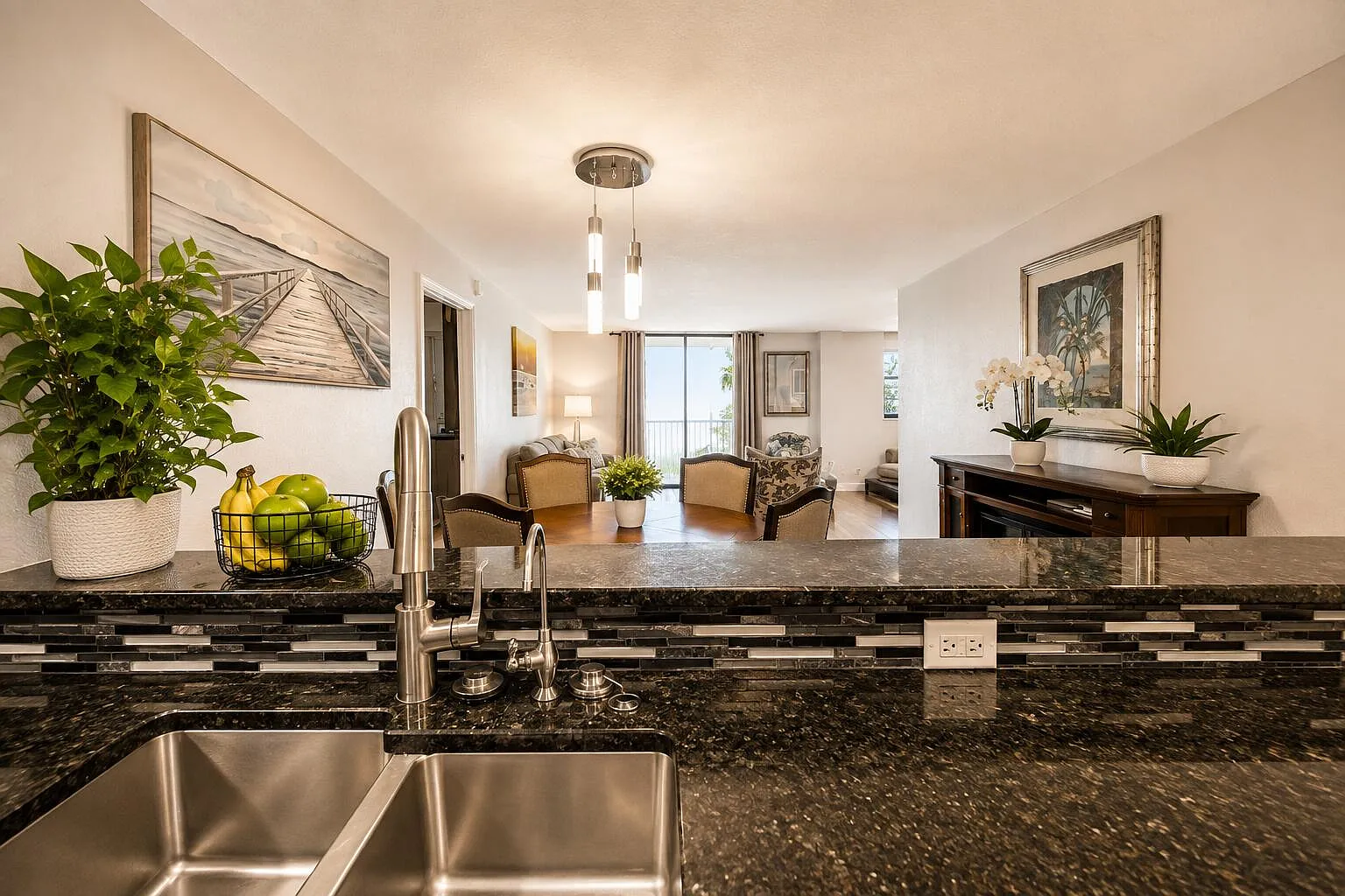 2 bed, 2.0 bath, 1300 sqft, $2,650 — Photo 2