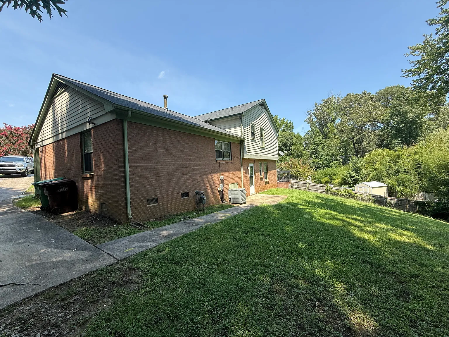 4 bed, 1824 sqft, $2,000 — Photo 2