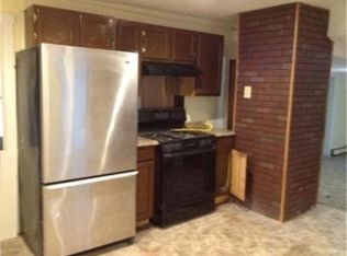 36 2nd St #2, Lowell, MA 01850