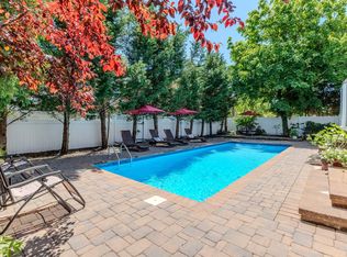 6 Cindy Dr, Old Bethpage, NY 11804