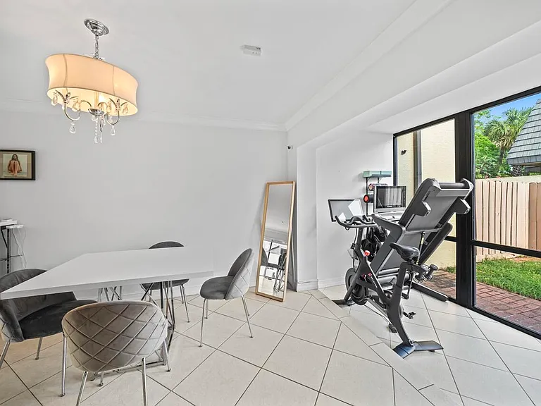 8745 SW 137th Ave — Photo 9