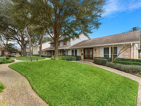 Court yard area in front.