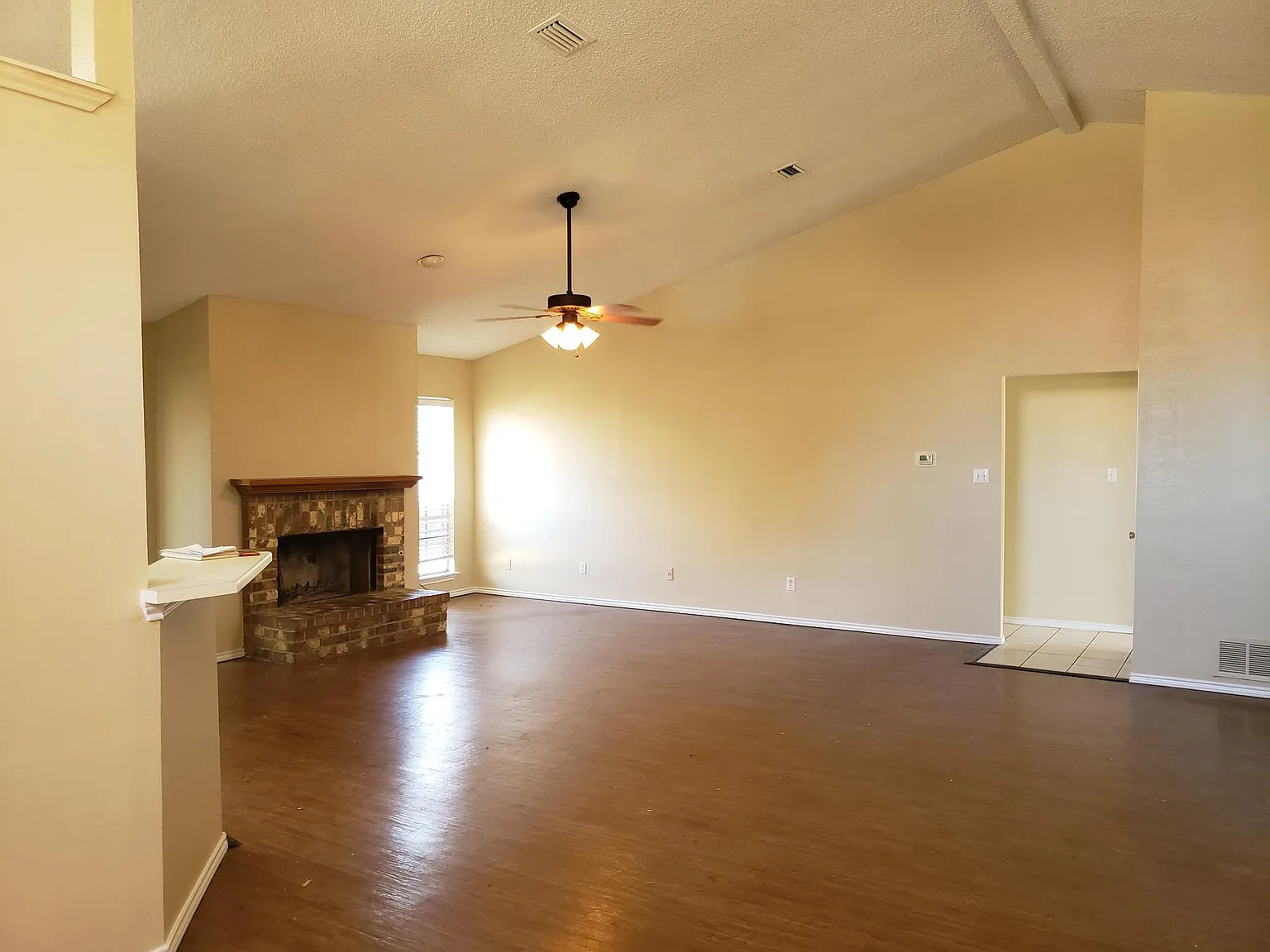 3 bed, 1842 sqft, $2,350 — Photo 3