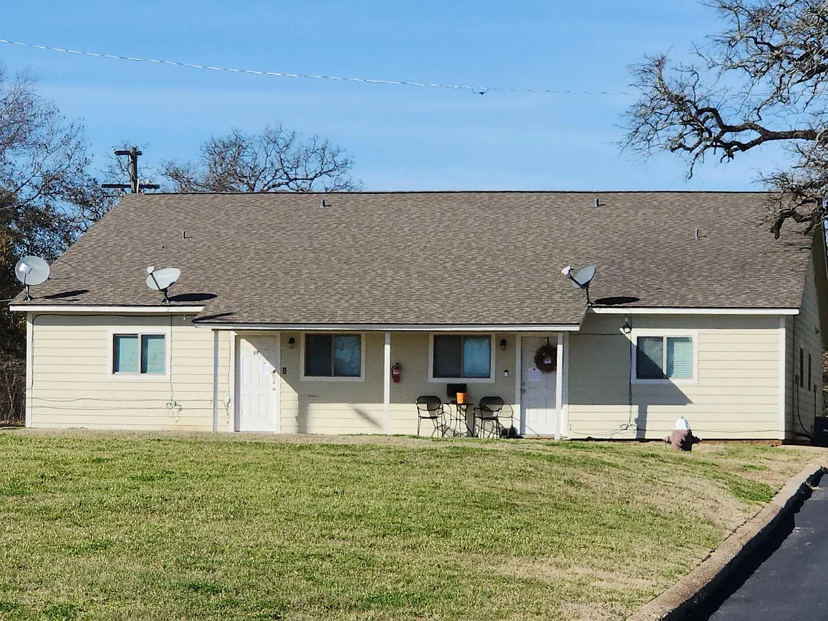 Building Photo - Welcome Home to The Oaks Fourplexes
