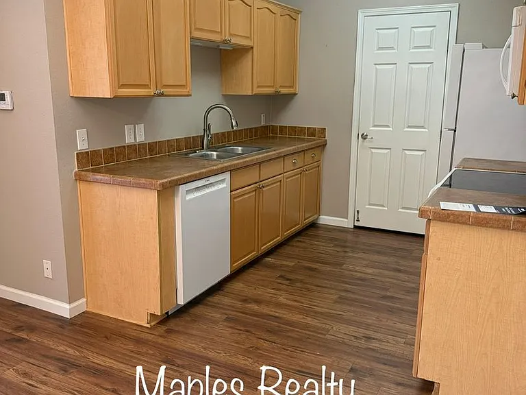 521 Van Buren Rd — Photo 3