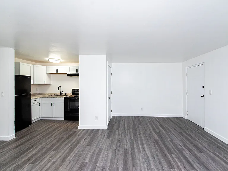 469 Olden Ave — Photo 33