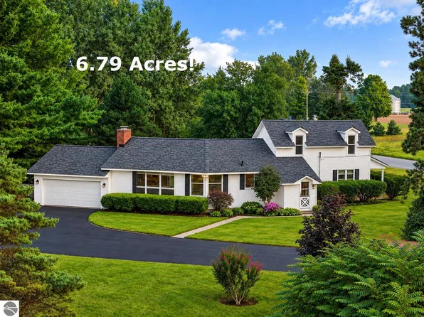 425 Garfield Rd S, Traverse City, MI 49696